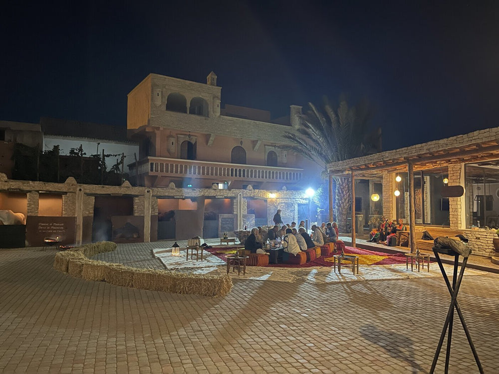 Privates Gruppenessen mit Gnawa-Musik