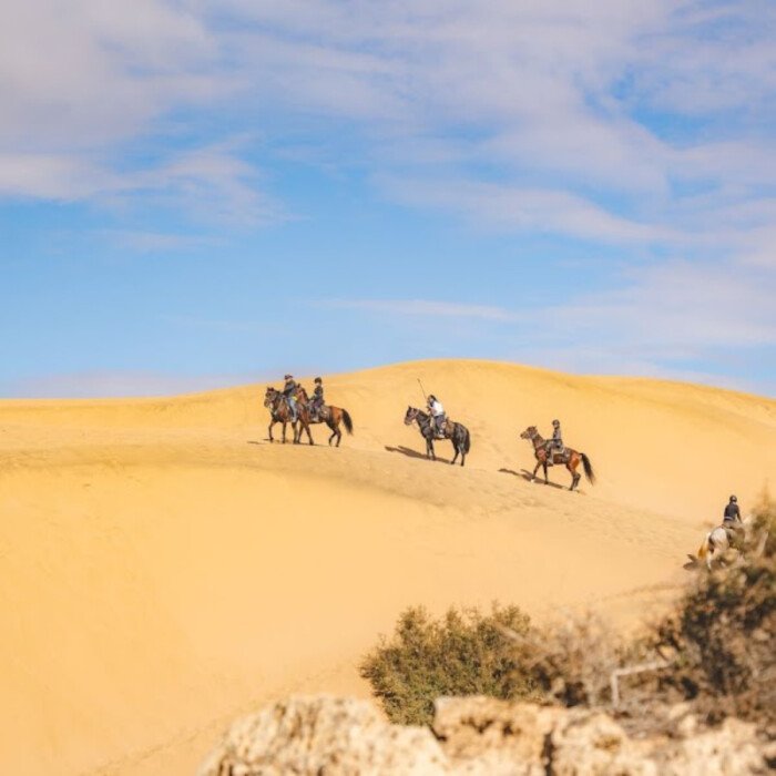 What is the best time to go desert hiking in Morocco?