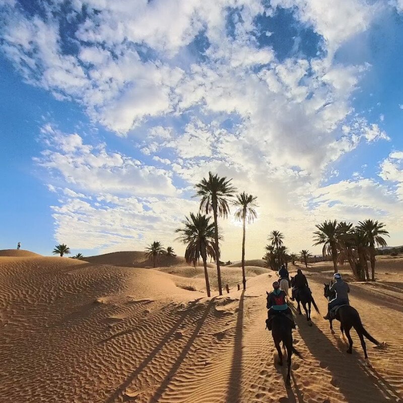 What is the best time to go desert hiking in Morocco?