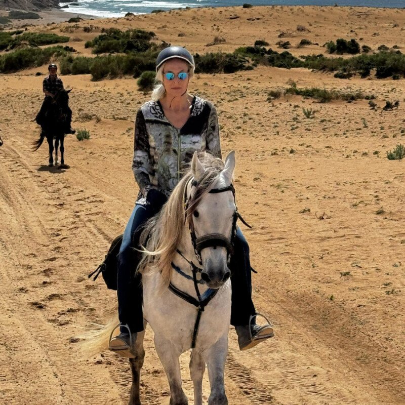 Faire confiance au cheval et écouter l’Océan : l’expérience de Gisela sur le Costa Atlantica Trek